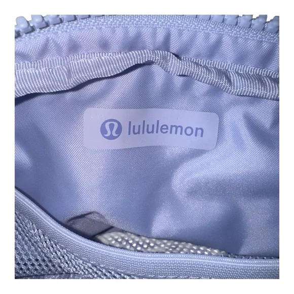 Lululemon Everywhere Belt Bag Serene Blue, 1L NWT - Picture 7 of 9